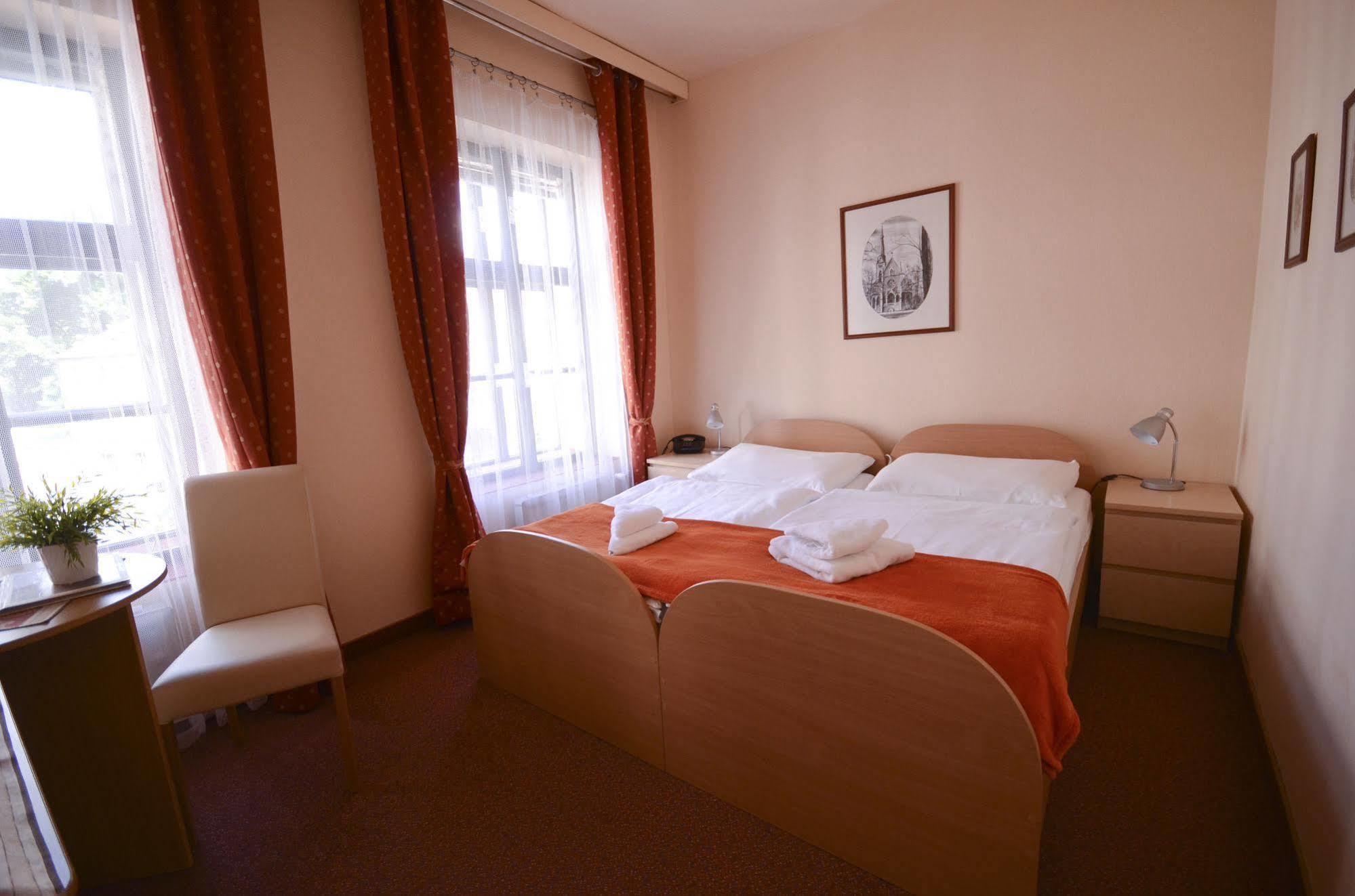 Hotel Paradies Teplice Exterior photo